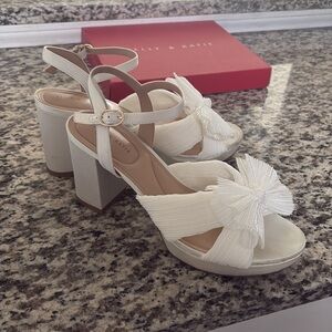 Kelly & Katie white bow wedding heels size 10